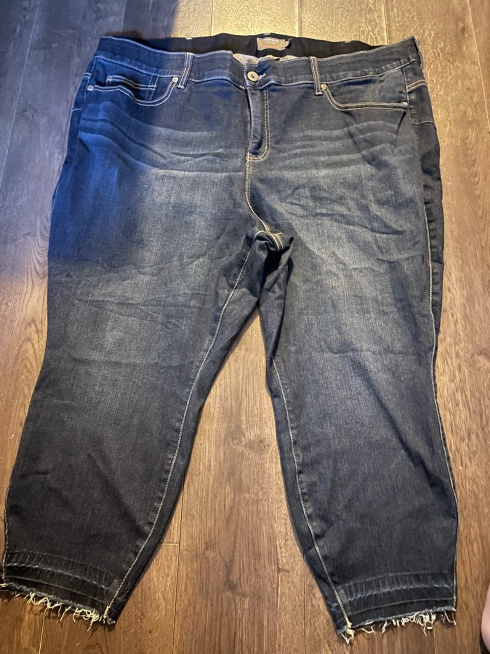 torrid Dark Blue Cropped Frayed-Hem Jeans